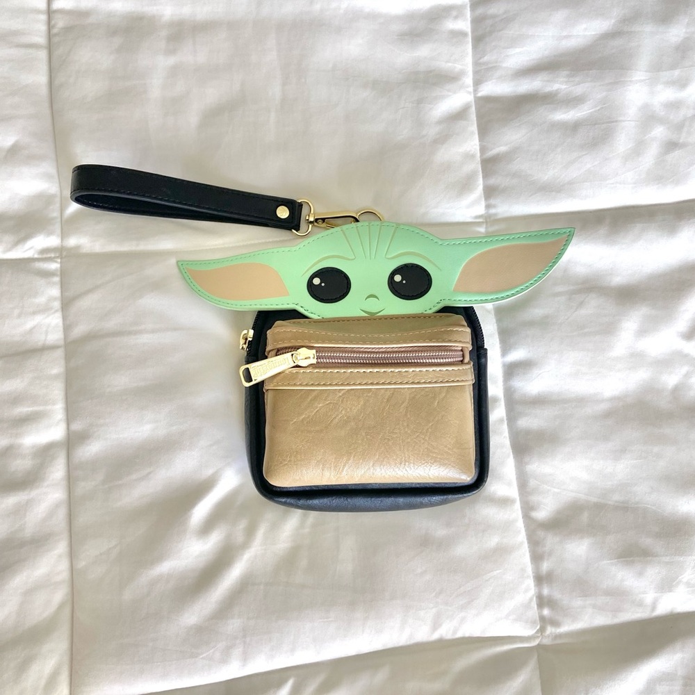Loungefly Grogu Wristlet
